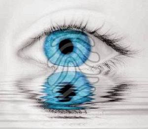 human-eye-with-reflection-in-water(1)